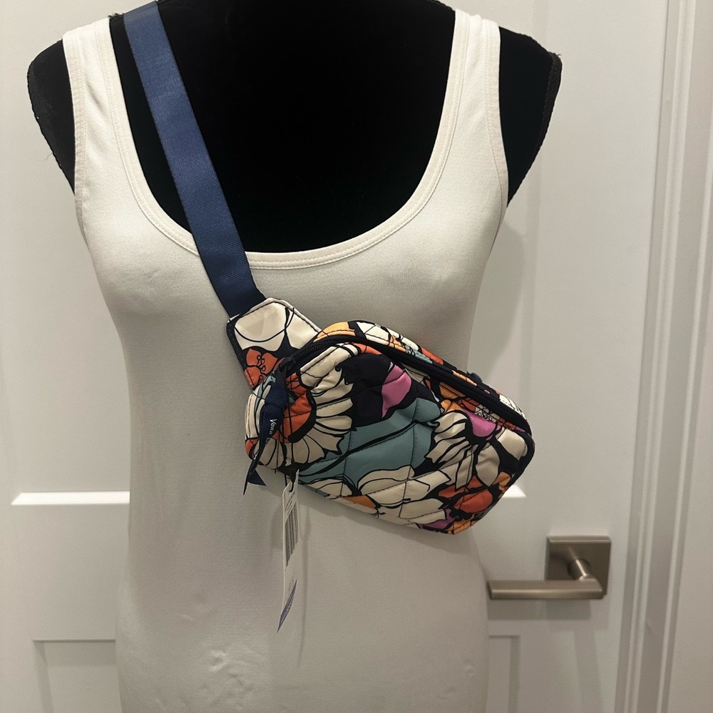 Vera Bradley Ultralight Essential Mini Belt Bag NWT - Picture 4 of 6